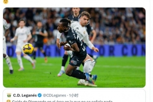 迪奥曼德禁区倒地未判点,莱加内斯社媒晒倒地瞬间照片: