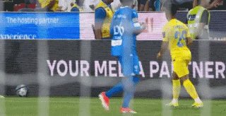 ag亚游-C罗吃红牌，对裁判抬起拳头又放下，利雅得胜利出局